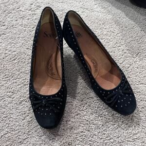 Sofft Black Suede Leather Studded Pumps Heels Women's Size 9 w/ Bows Closed Toes